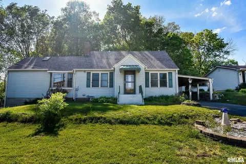 131 Arnold St, East Peoria, IL 61611