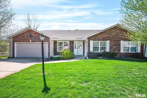 6917 N Flagstone Ct, Peoria, IL 61615