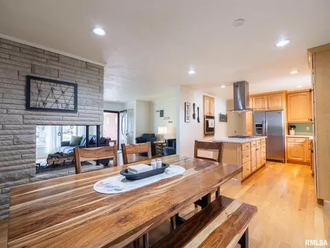 Dining - 800 S Kickapoo Ln, Peoria, IL 61604 photo 5 of 7