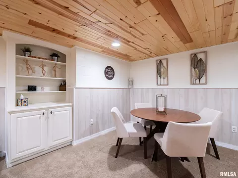 Dining - 800 S Kickapoo Ln, Peoria, IL 61604 photo 6 of 7