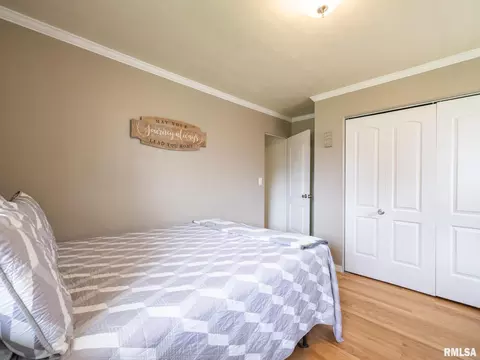 Bedroom - 800 S Kickapoo Ln, Peoria, IL 61604 photo 6 of 8