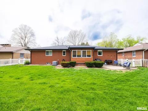 Exterior - 800 S Kickapoo Ln, Peoria, IL 61604 photo 15 of 16