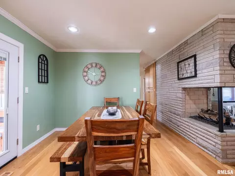 Dining - 800 S Kickapoo Ln, Peoria, IL 61604 photo 2 of 7
