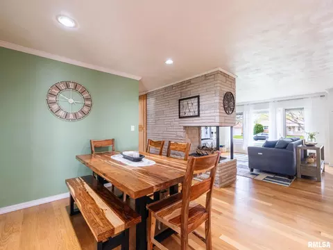 Dining - 800 S Kickapoo Ln, Peoria, IL 61604 photo 3 of 7