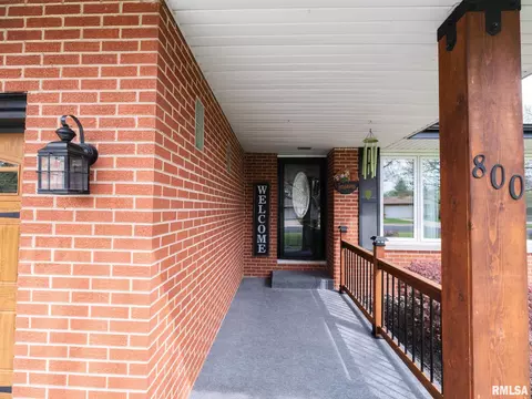 Exterior - 800 S Kickapoo Ln, Peoria, IL 61604 photo 6 of 16