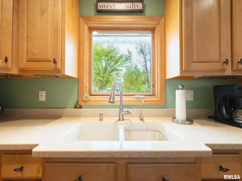 Kitchen - 800 S Kickapoo Ln, Peoria, IL 61604 photo 10 of 10