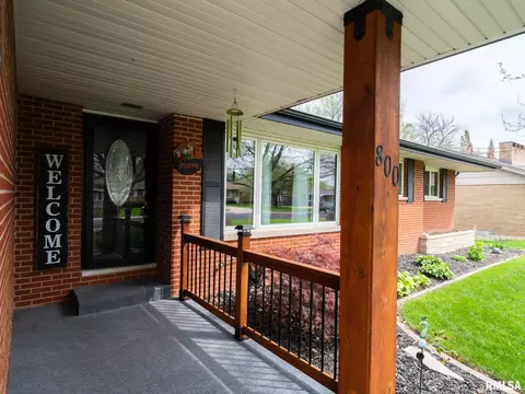 Exterior - 800 S Kickapoo Ln, Peoria, IL 61604 photo 5 of 16