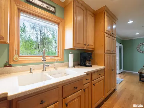 Kitchen - 800 S Kickapoo Ln, Peoria, IL 61604 photo 9 of 10