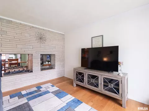 Living - 800 S Kickapoo Ln, Peoria, IL 61604 photo 5 of 6