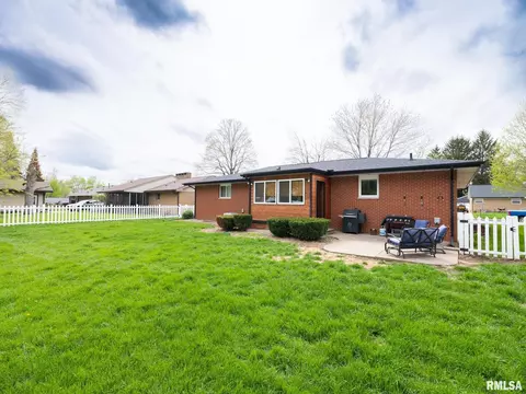 Exterior - 800 S Kickapoo Ln, Peoria, IL 61604 photo 16 of 16