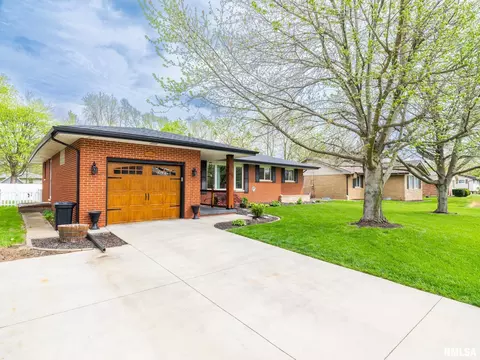 Exterior - 800 S Kickapoo Ln, Peoria, IL 61604 photo 3 of 16