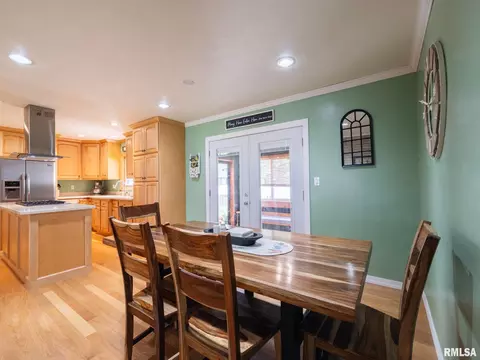 Dining - 800 S Kickapoo Ln, Peoria, IL 61604 photo 1 of 7