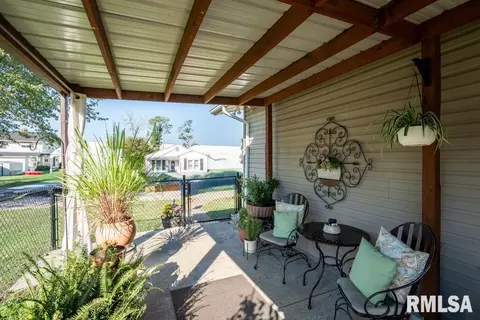 Exterior - 516 S 8th St, Herrin, IL 62948 photo 8 of 10
