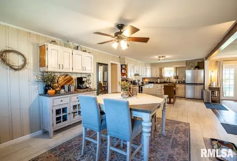 Dining - 516 S 8th St, Herrin, IL 62948 photo 2 of 3
