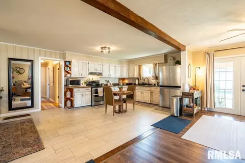 Entry Way - 516 S 8th St, Herrin, IL 62948 photo 1 of 1