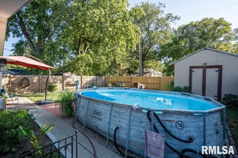 Exterior - 516 S 8th St, Herrin, IL 62948 photo 2 of 10