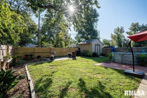 Exterior - 516 S 8th St, Herrin, IL 62948 photo 3 of 10