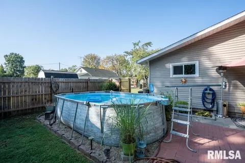 Exterior - 516 S 8th St, Herrin, IL 62948 photo 5 of 10