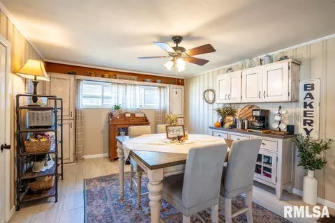 Dining - 516 S 8th St, Herrin, IL 62948 photo 1 of 3