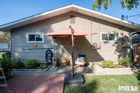 Exterior - 516 S 8th St, Herrin, IL 62948 photo 6 of 10