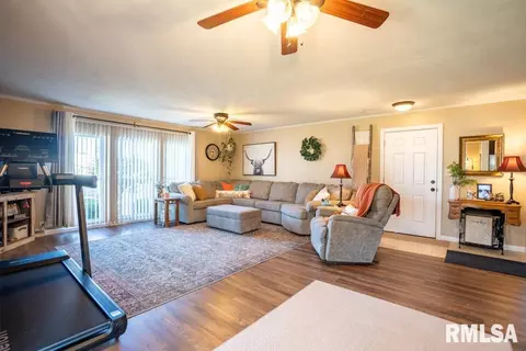 Living - 516 S 8th St, Herrin, IL 62948 photo 1 of 1