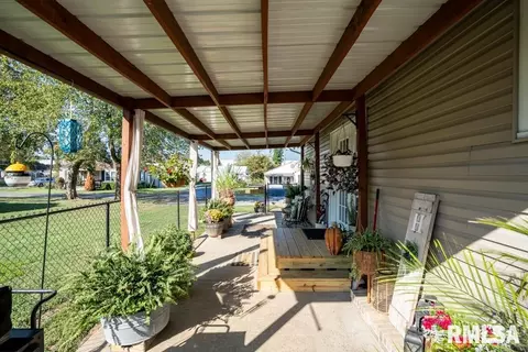 Exterior - 516 S 8th St, Herrin, IL 62948 photo 7 of 10