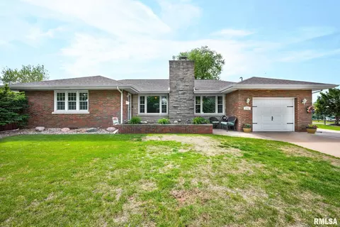 1711 Short Dr, Pekin, IL 61554