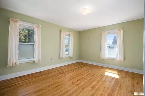 Bedroom - 805 Edward St, Henry, IL 61537 photo 11 of 14