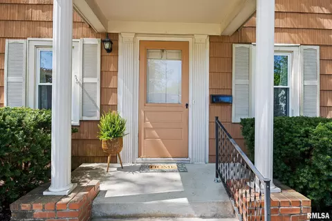Exterior - 805 Edward St, Henry, IL 61537 photo 2 of 11
