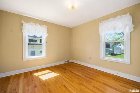 Bedroom - 805 Edward St, Henry, IL 61537 photo 8 of 14