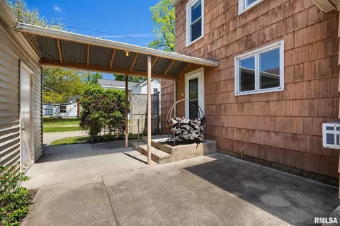 Exterior - 805 Edward St, Henry, IL 61537 photo 7 of 11