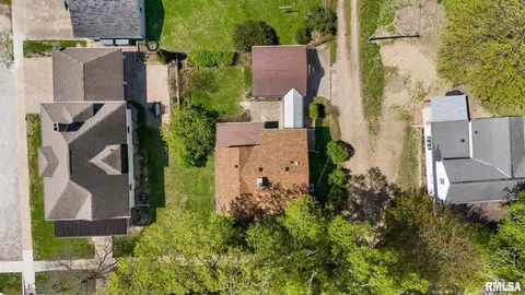 View/Area - 805 Edward St, Henry, IL 61537 photo 1 of 7