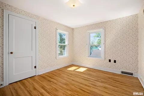 Bedroom - 805 Edward St, Henry, IL 61537 photo 5 of 14