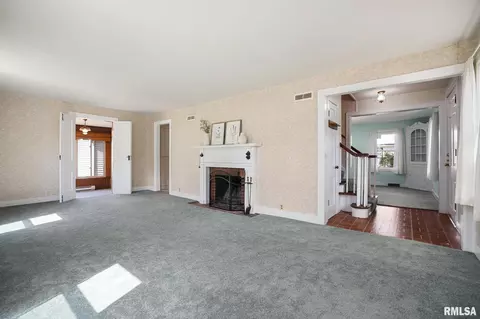 Living - 805 Edward St, Henry, IL 61537 photo 1 of 6