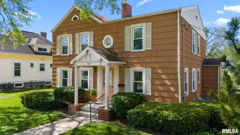 805 Edward St, Henry, IL 61537