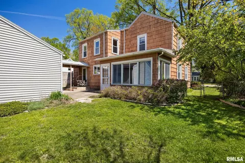 Exterior - 805 Edward St, Henry, IL 61537 photo 10 of 11