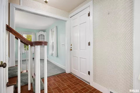Entry Way - 805 Edward St, Henry, IL 61537 photo 1 of 3