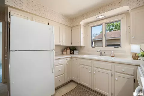 Kitchen - 805 Edward St, Henry, IL 61537 photo 3 of 4