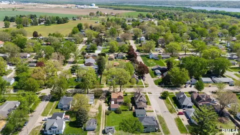 View/Area - 805 Edward St, Henry, IL 61537 photo 3 of 7