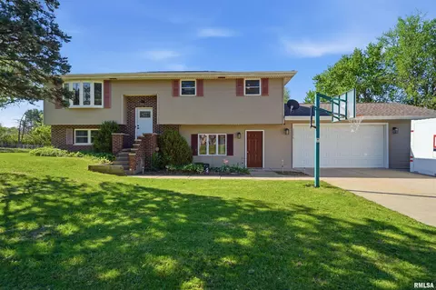 2276 Robin Rd, Washington, IL 61571