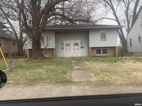 1424-26 E War Memorial Dr, Peoria, IL 61614