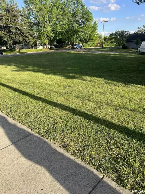 1001 W Grand Ave, Carterville, IL 62918