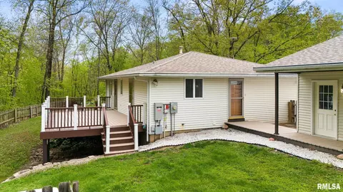 402 Pine St, East Peoria, IL 61611