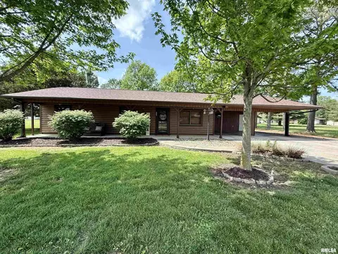 407 N 8th St, Elkville, IL 62932