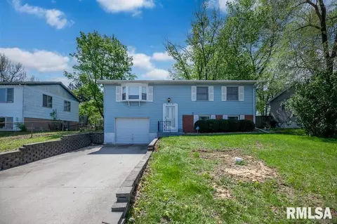 105 Blossom Ter, Washington, IL 61571