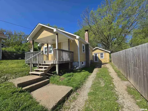 224 Grandview Ave, East Peoria, IL 61611