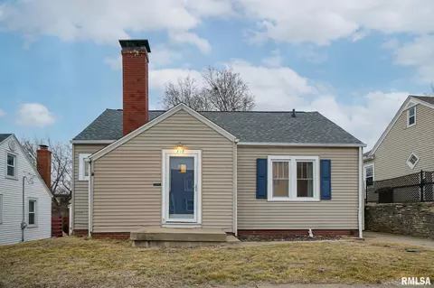 1011 Saint Julian St, Pekin, IL 61554