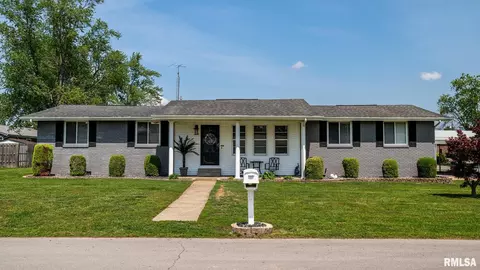 907 Fairlane Dr, Marion, IL 62959