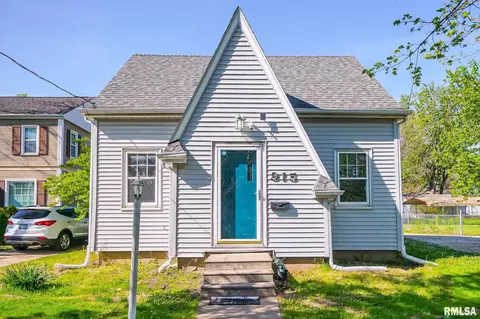 915 W Loucks Ave, Peoria, IL 61604