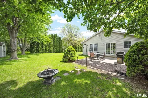 Exterior - 2121 W Miners Dr, Dunlap, IL 61525 photo 5 of 7
